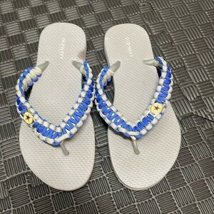 Old Navy gray flip flops size 6 with Dallas Cowboys charm